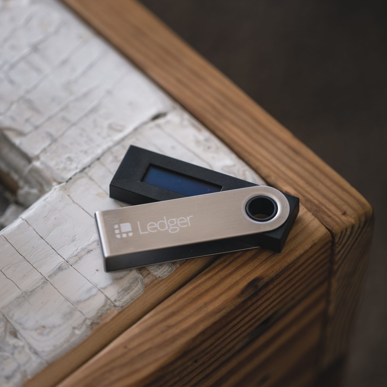 buy hardware bitcoin wallet