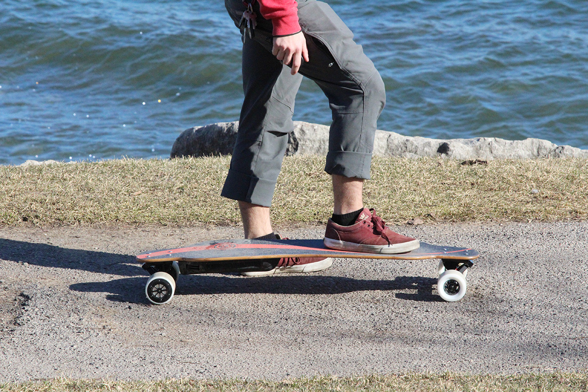 Pomelo Pro: Electric Skateboard with 24 Mile Range